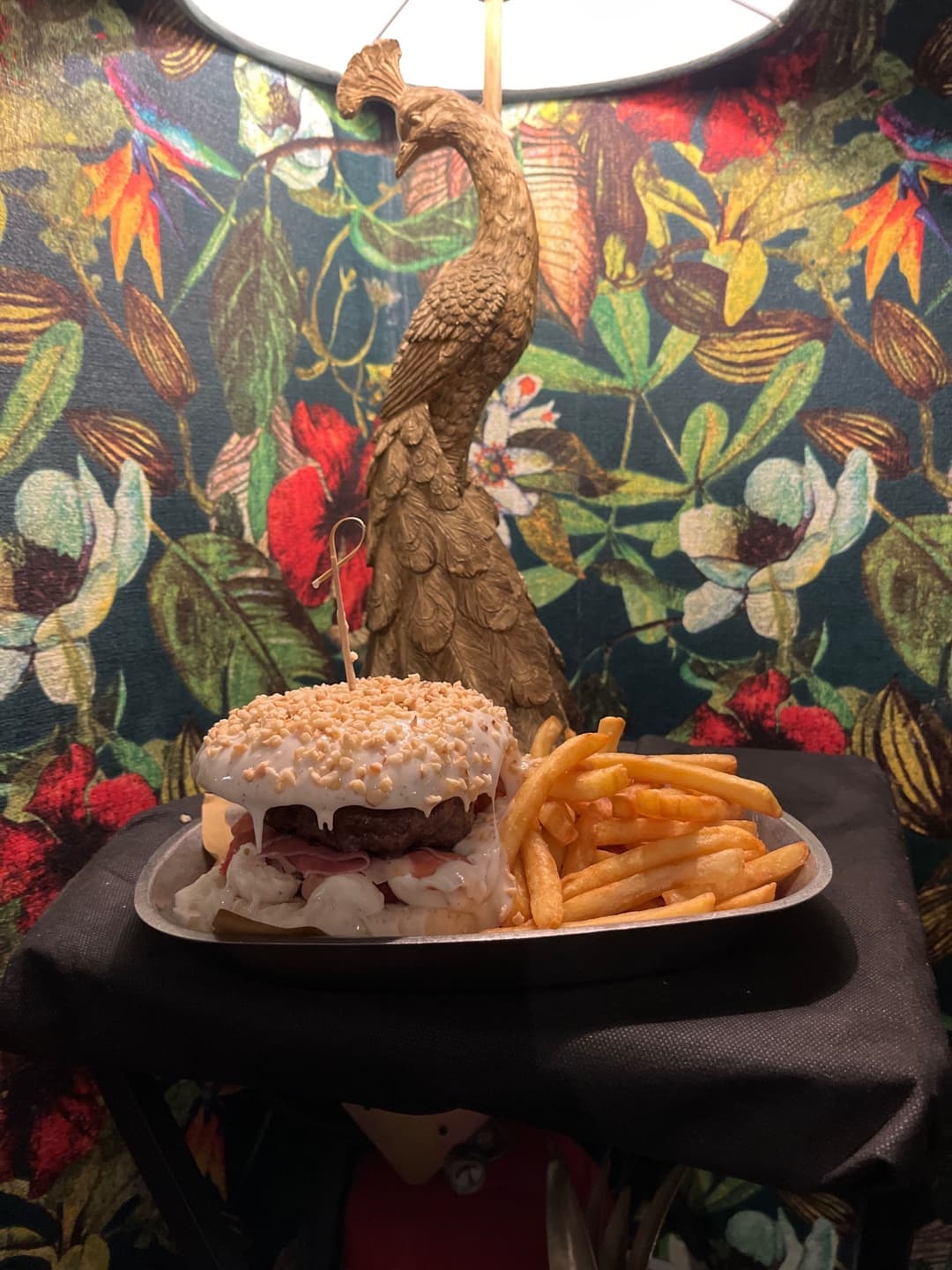 Fuso burger( come lo chef) (Con contorno di patatine fritte)